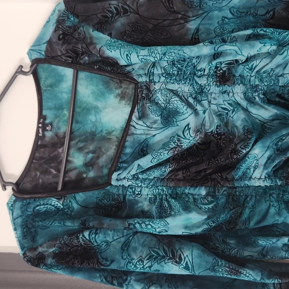 Top - Picture 2 of 3